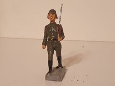 Masse - Soldat mit Gewehr