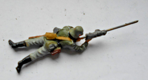 Soldat liegend schießend