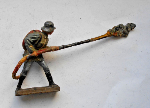 Soldat mit flammenwerfer - soldat,